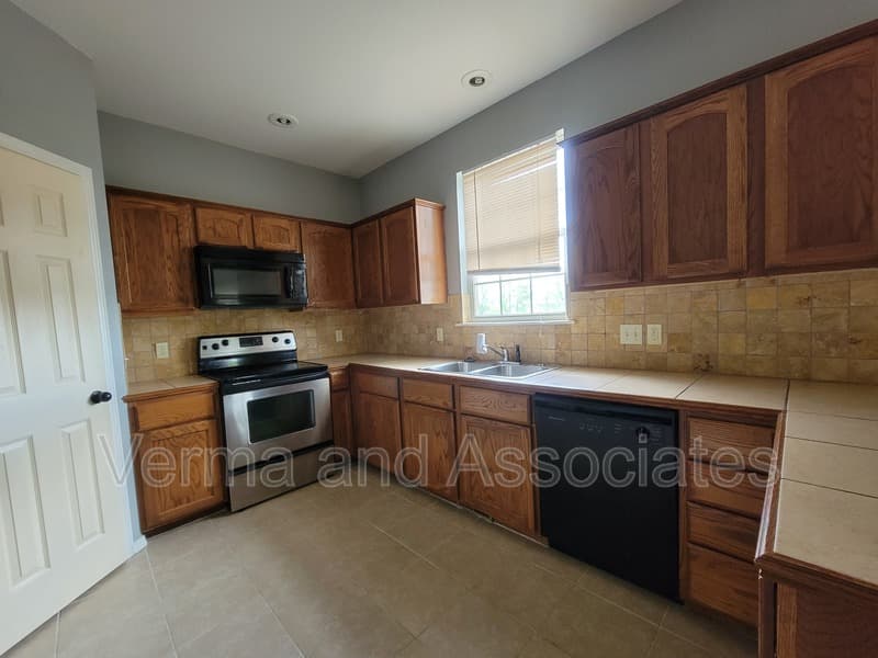 Centerton Townhome: 192 Fair St