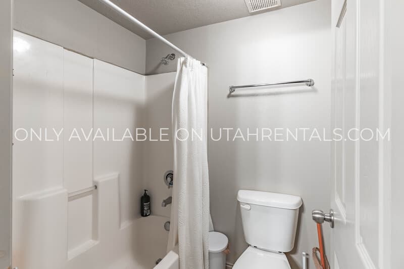 Provo House: 866 E 700 N