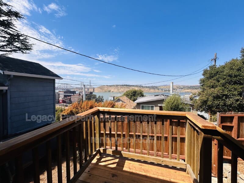 Crockett House: 653 Alhambra Street