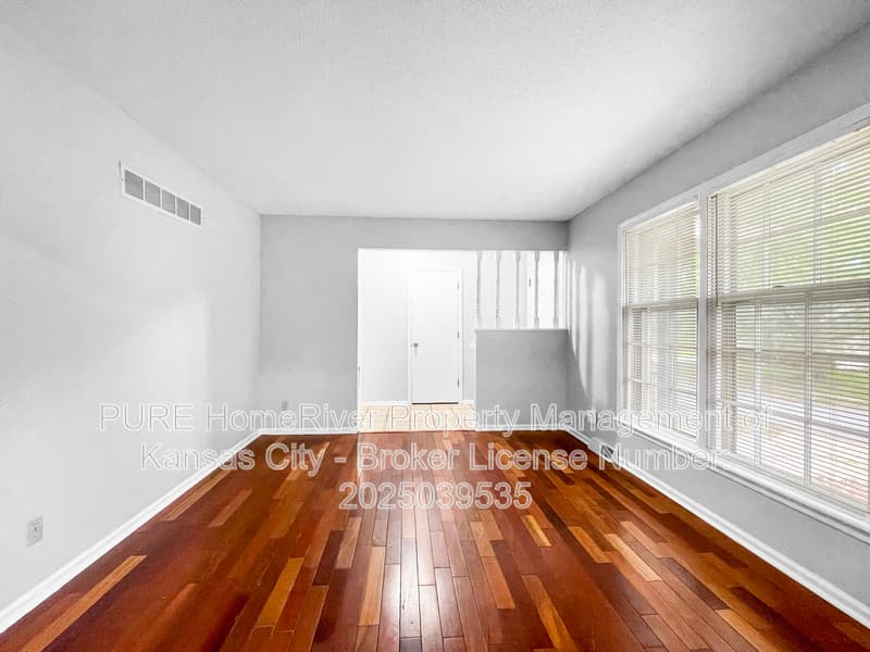 Grandview House: 12733 Oakland Ave