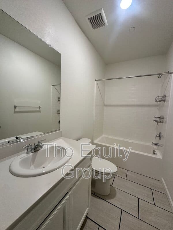 Visalia House: 2231 South Lebec St