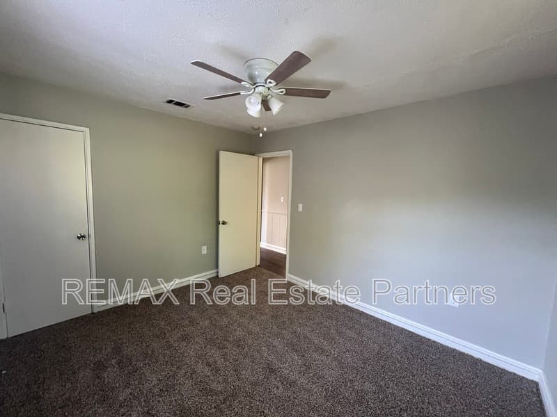 Petal House: 201 Rosewood Dr