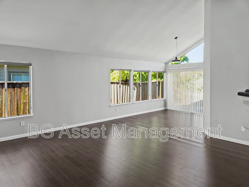 Richmond House: 3351 Parkgate Court