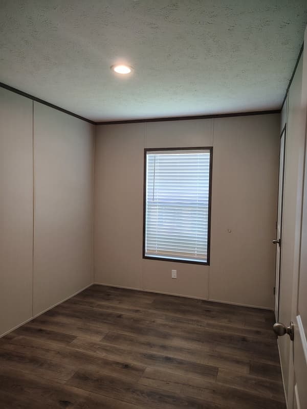 ELLENWOOD House: 33 Club Circle