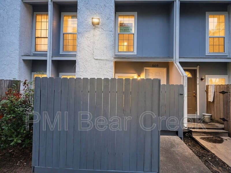 Houston Condo: 9550 Deering Drive