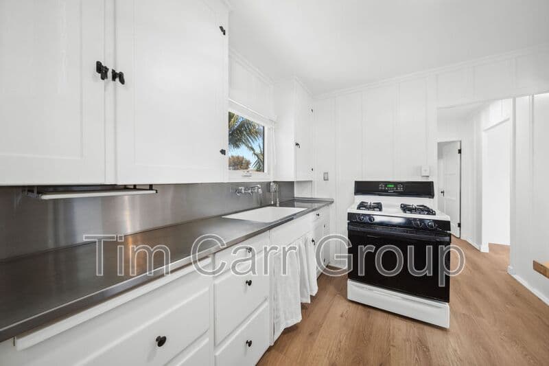 Costa Mesa Condo: 123 E 18th Street