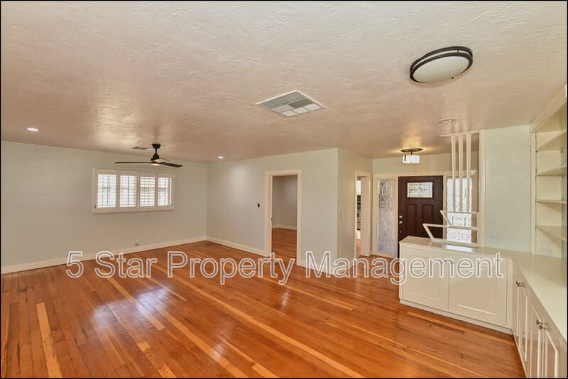 El Paso House: 3030 Aurora Avenue