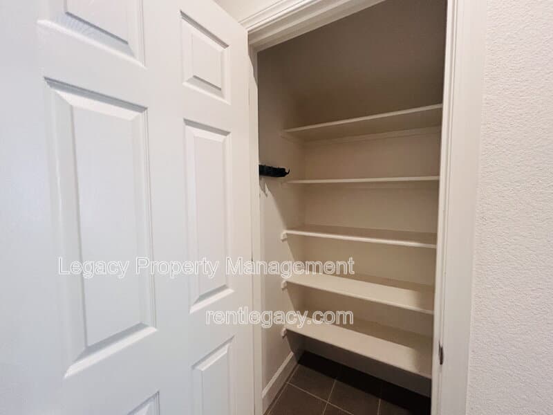 Vacaville House: 320 Fruitvale Rd