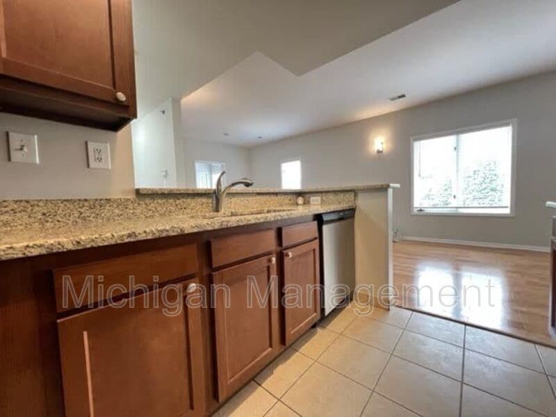 Birmingham Condo: 2727 E Maple Rd