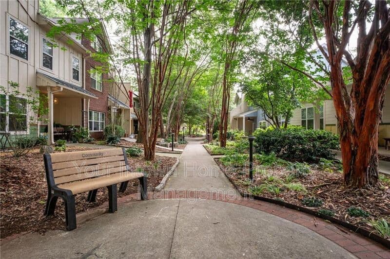 Decatur House: 105 B Dancing Fox Rd