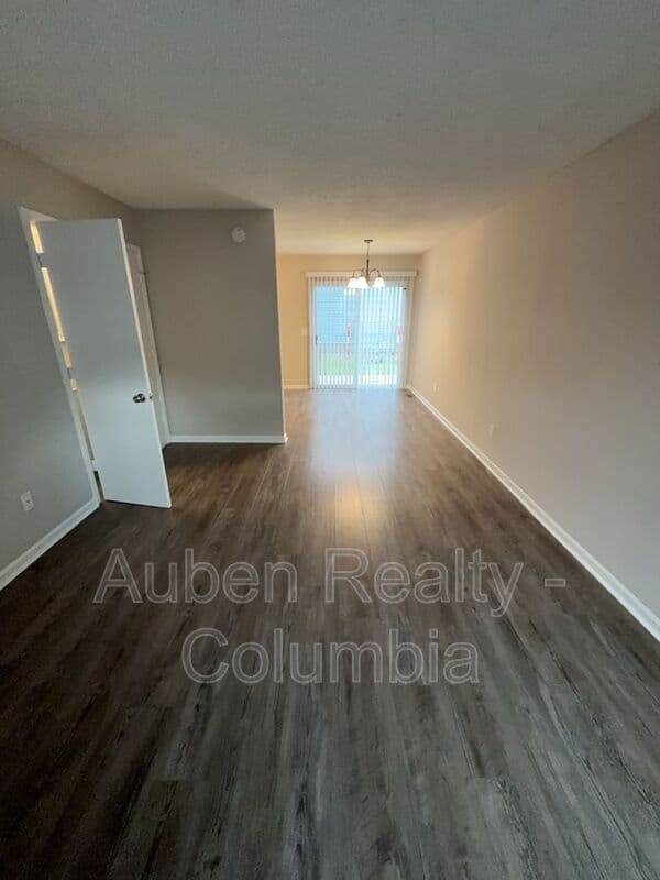 Cayce House: 15 Londonderry Sq