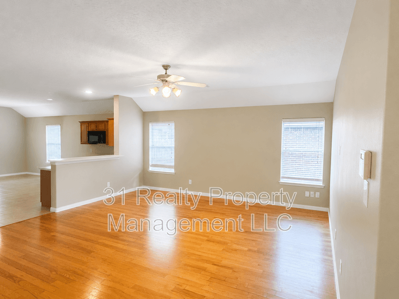 Fresno House: 2119 Hawthorne Brook