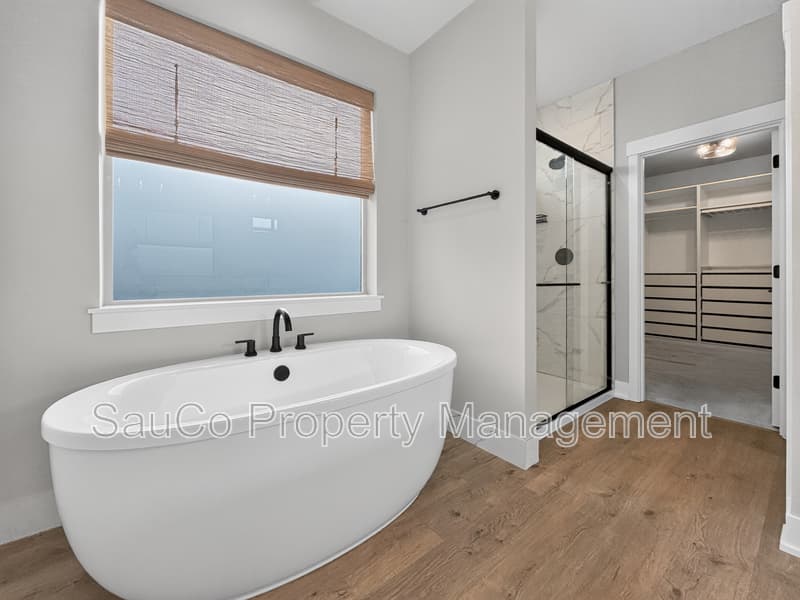 Hillsboro House: 8063 Southeast Reddington Street