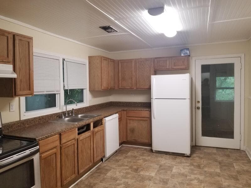Winder House: 302 Atlanta Highway Southeast