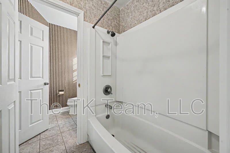 Charlotte Condo: 5945 Quail Hollow Road