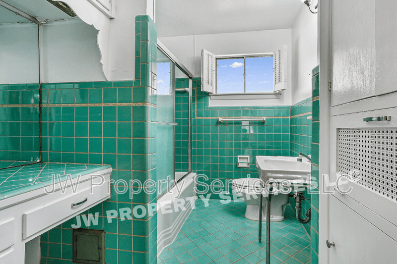 Metairie House: 226 Sena Dr