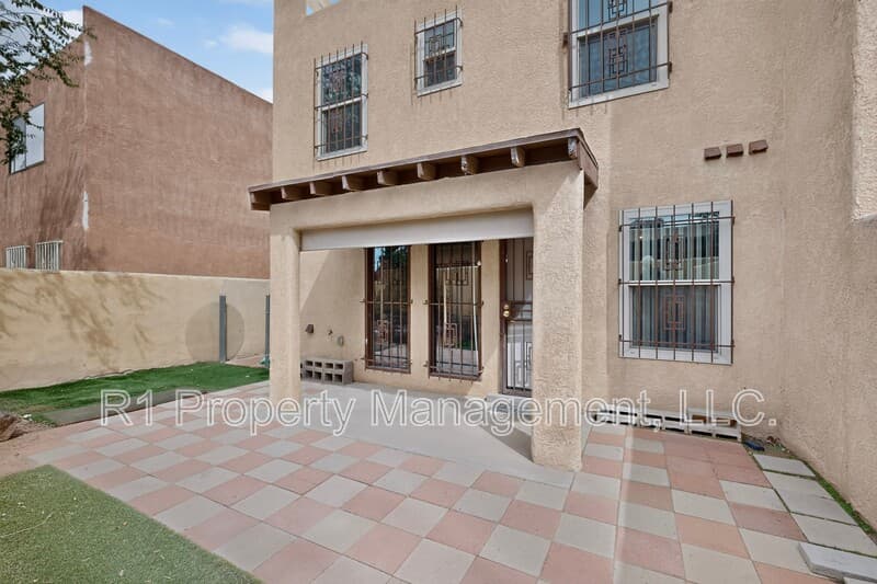 Albuquerque House: 2835 Estrella Brillante Street Northwest