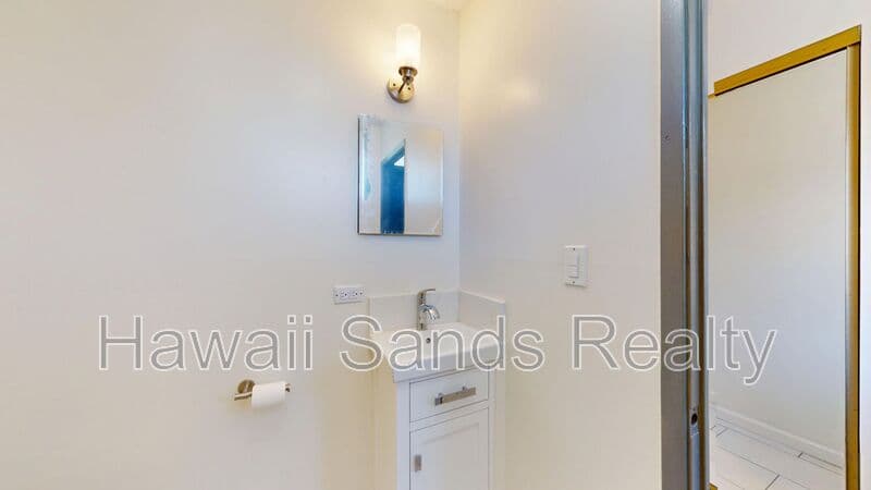Honolulu House: 39 Hialoa St