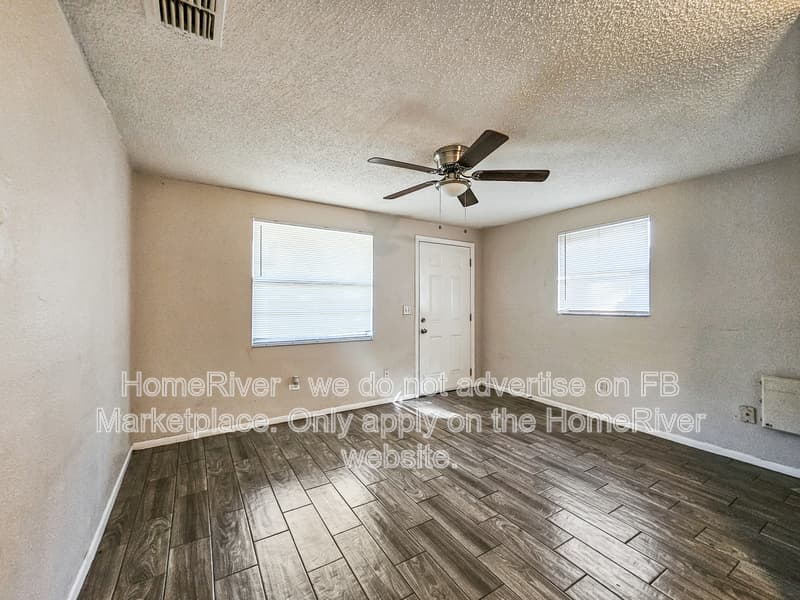 Tampa Condo: 1207 E 108th Ave