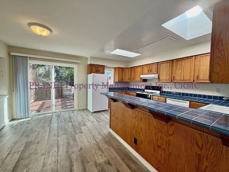 San Rafael Condo: 4 Woods St.