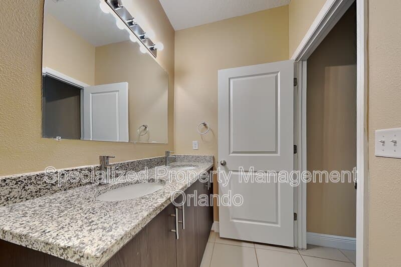 Ocala House: 5017 SW 165th Street Rd