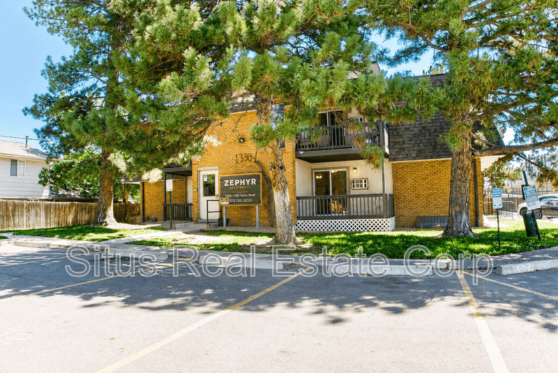 Lakewood House: 1330 Zephyr St.