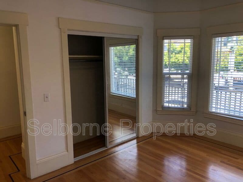 Oakland House: 937 International Blvd
