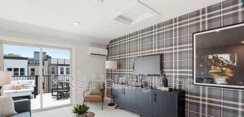 Woodbridge Townhome: 3738 District Dr.