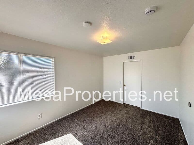 Victorville House: 14565 Windmill Rd