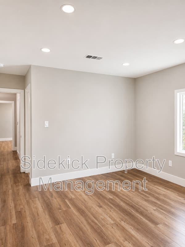 Whittier House: 11443 Dicky St