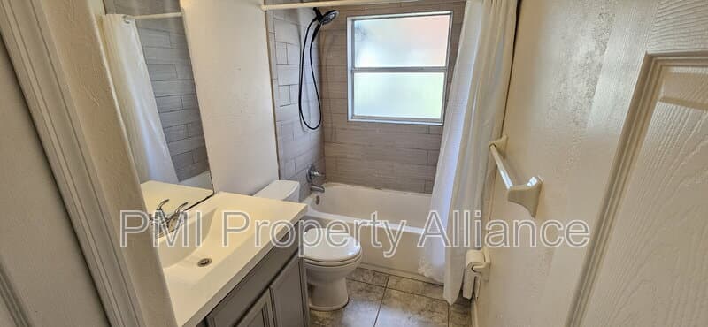 Clermont House: 11649 Crescent Pines Boulevard
