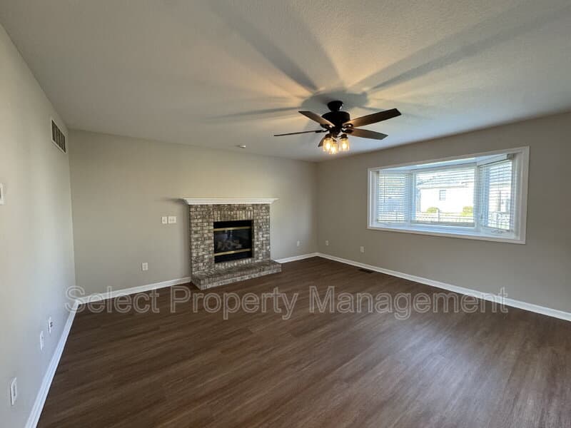 Fort Wayne House: 14922 Bristlecone Court