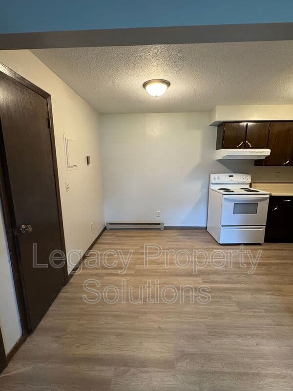 Underwood House: 206 1st St
