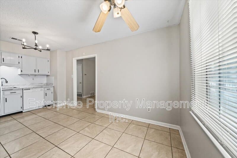 Memphis House: 7103 Tagen Dr