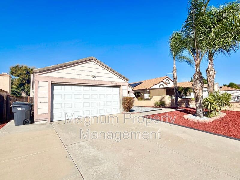 Murrieta House: 39752 Sunrose Dr