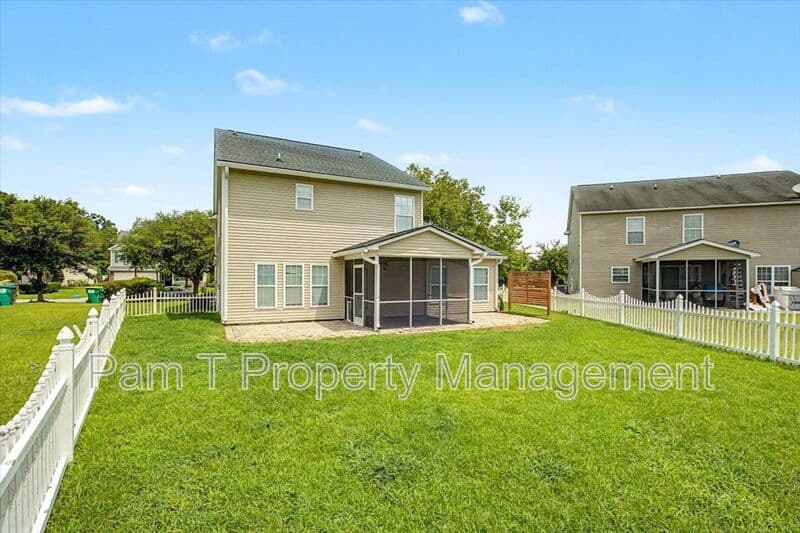Pooler House: 4 Bainbridge Way