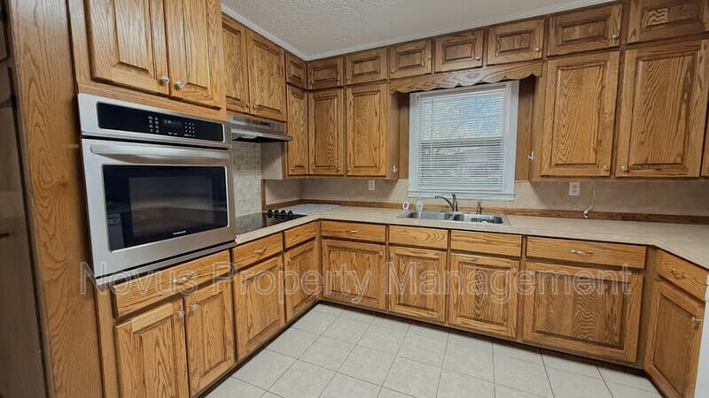 Bremen House: 608 S Pecan Street