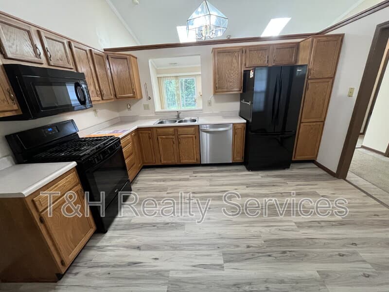 Pendleton House: 4 Village Parkway