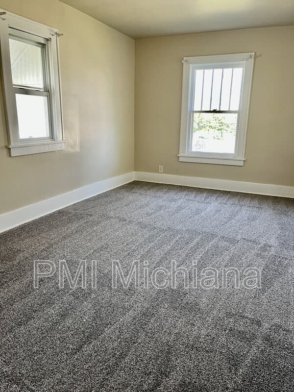 Mishawaka House: 121 W 12th St