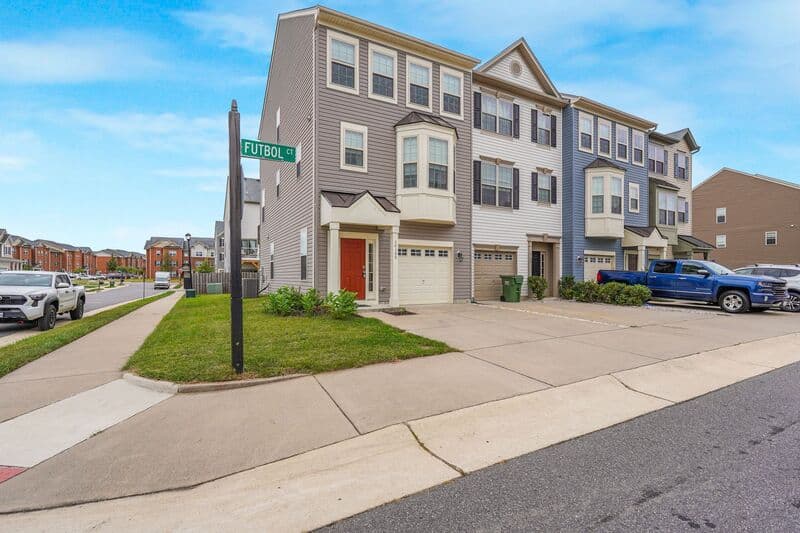 Fredericksburg House: 10100 Futbol Ct