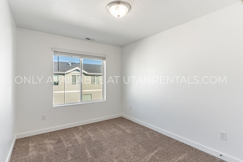 Saratoga Springs Townhome: 1139 E Hatch Row