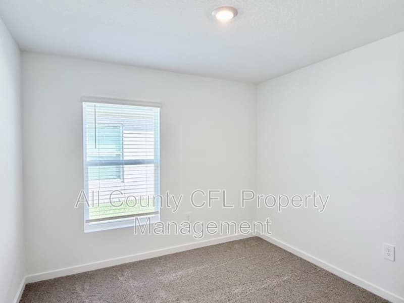 Lady Lake House: 219 Skyfield Court