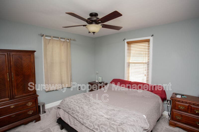 Magnolia House: 417 N Warwick Rd