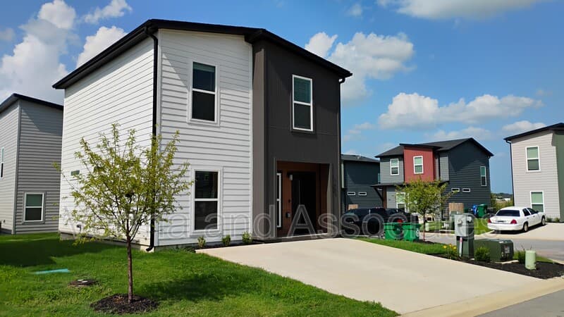 Bentonville House: 1100 Indiana Ave
