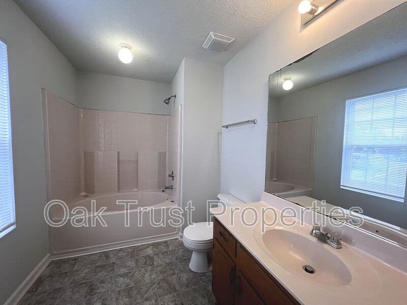 North Charleston House: 6649 Bent Creek Drive