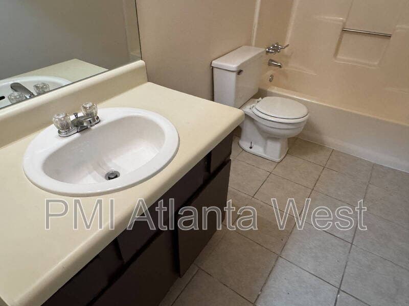 Smyrna Condo: 2134 Valley Oak Dr SE