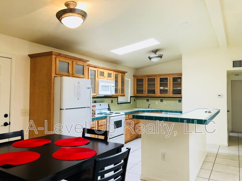 Tucson House: 1980 N Tyndall Ave - 1B