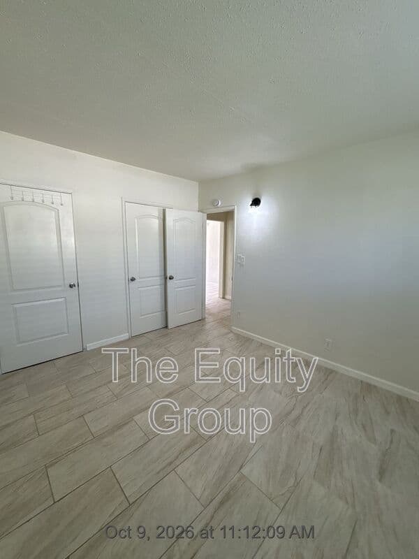 Hanford Condo: 580 South Richmond Avenue