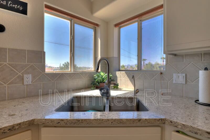 Lake Havasu City House: 304 Acoma Blvd S