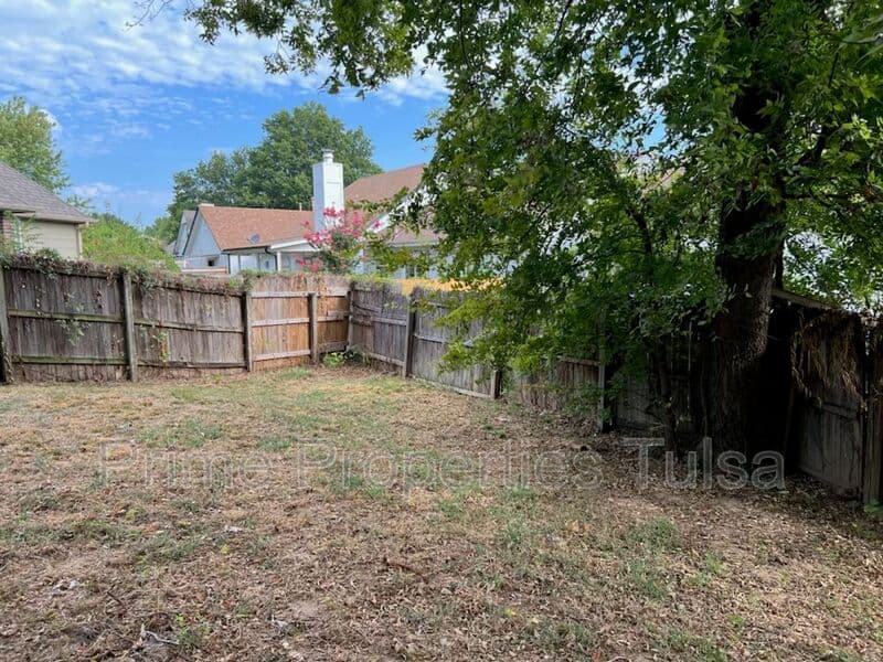 Broken Arrow House: 1120 W. Florence Ct.